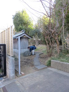 ひっそりとたたずむ「賽の神」
